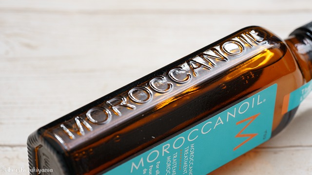 モロッカンオイルの側面の凸凹「MOROCCANOIL」